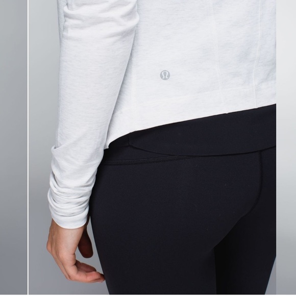 Lululemon Iconic Wrap in Heathered White - Picture 5 of 7